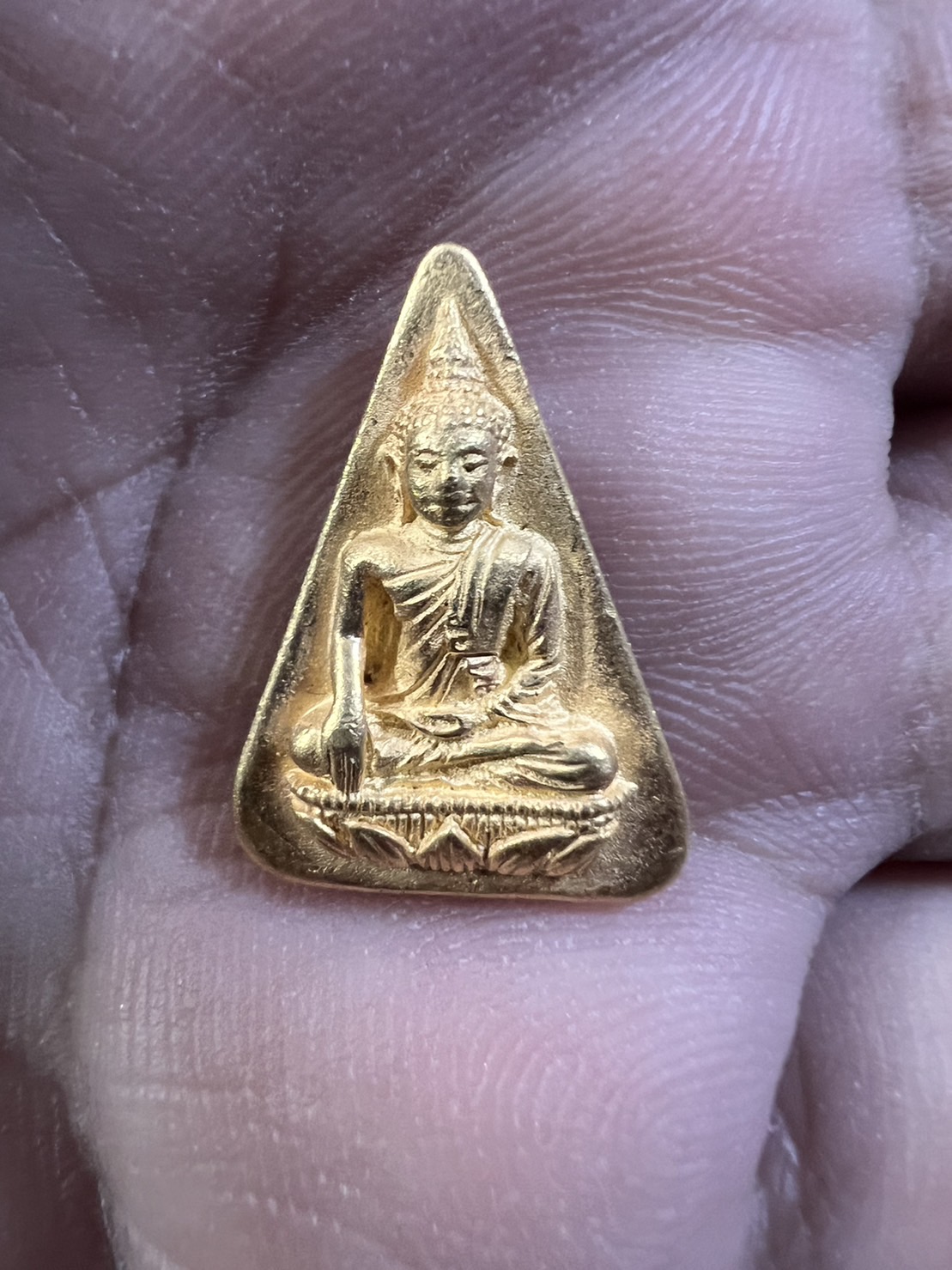 รับเช่าพระเครื่อง พระบูชา ให้ราคาสูงจ่ายเงินสด ราคาเป็นกันเอง